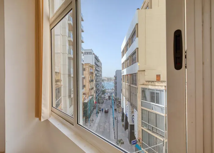 Bisazza Street 3 Bedroom Διαμέρισμα *