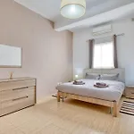 Bisazza Street 3 Bedroom Apartmán