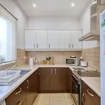 Bisazza Street 3 Bedroom Слима