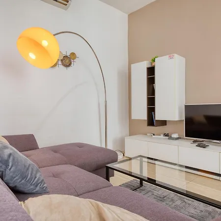Bisazza Street 3 Bedroom דירה *