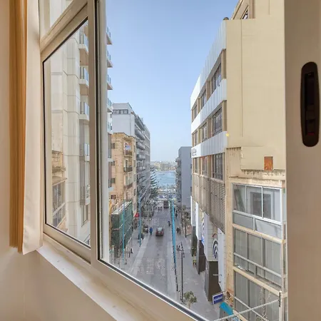 Bisazza Street 3 Bedroom דירה *