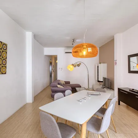 Bisazza Street 3 Bedroom شقة سليمة