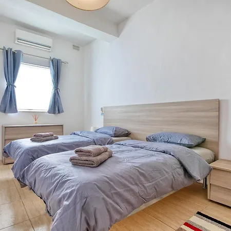 דירה Bisazza Street 3 Bedroom *