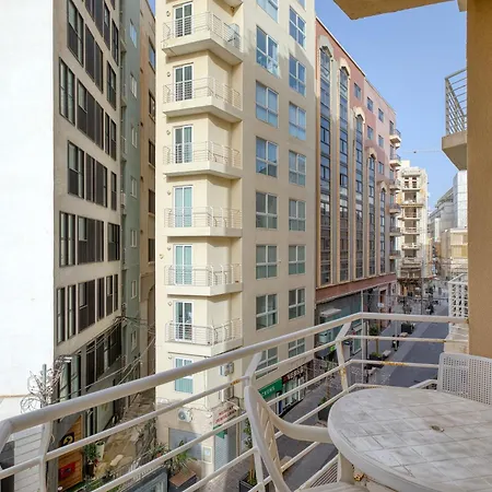 Bisazza Street 3 Bedroom דירה *