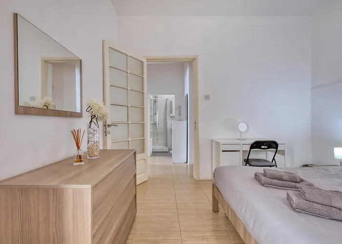 Bisazza Street 3 Bedroom Apartmán