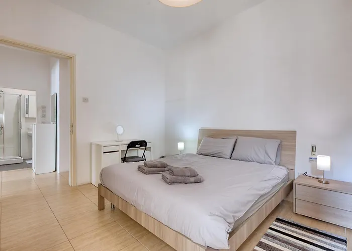 Bisazza Street 3 Bedroom شقة سليمة