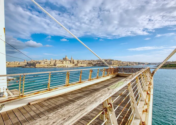 Bisazza Street 3 Bedroom *