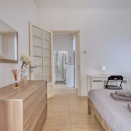 Bisazza Street 3 Bedroom Apartament